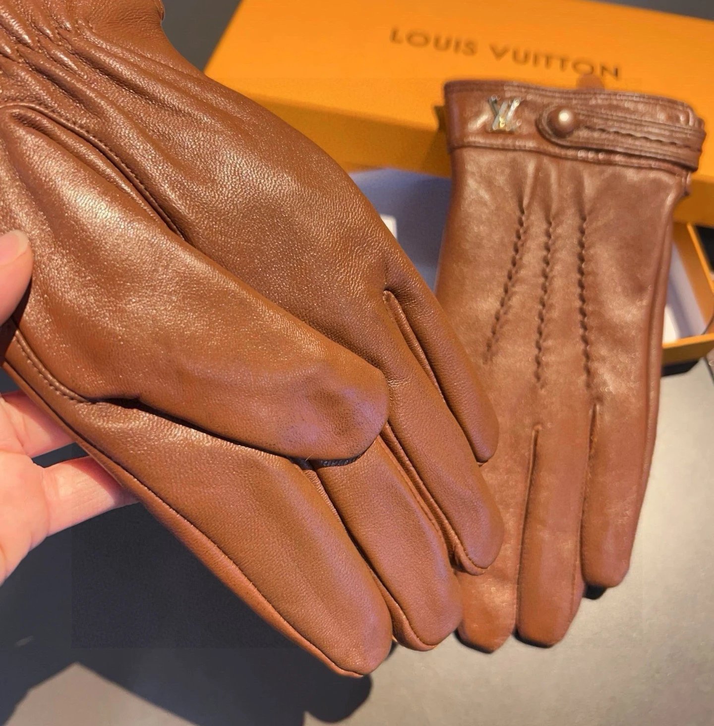 Louis Vuitton Lambskin Cashmere Gloves Ver.B — QC