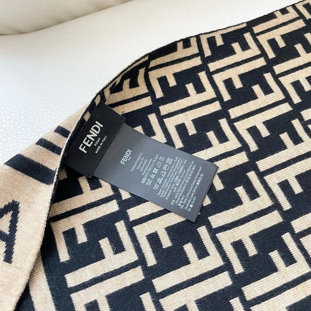Fendi Cashmere Scarf Ver.D — Photo 9