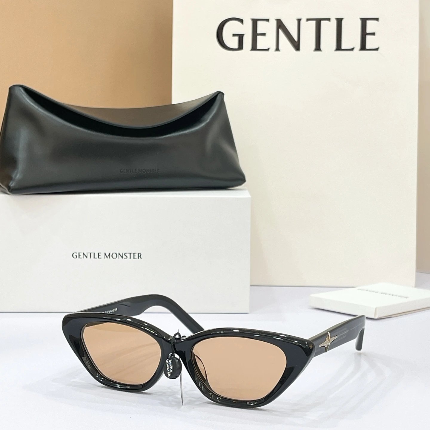 Gentle Monster MOWA Sunglasses 54-21-147 — Photo 2