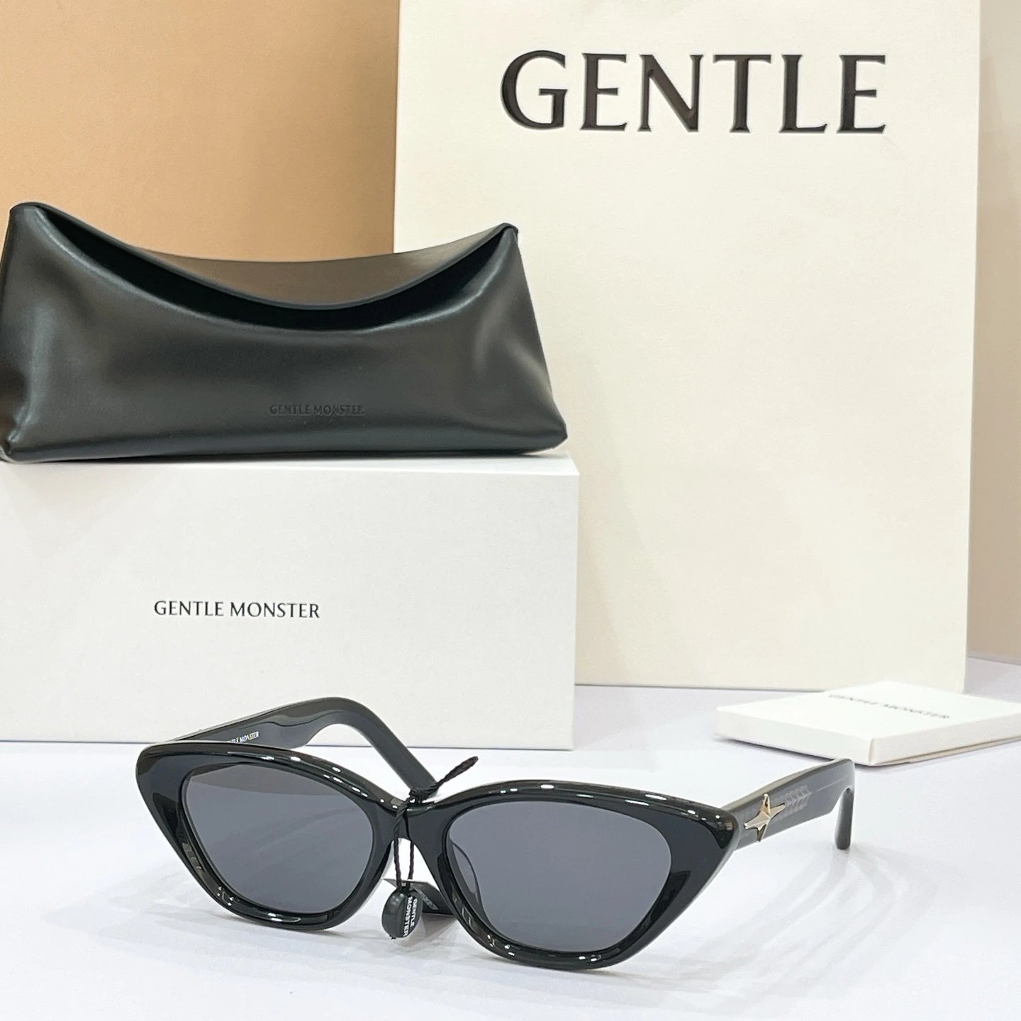 Gentle Monster MOWA Sunglasses 54-21-147 — Photo 4