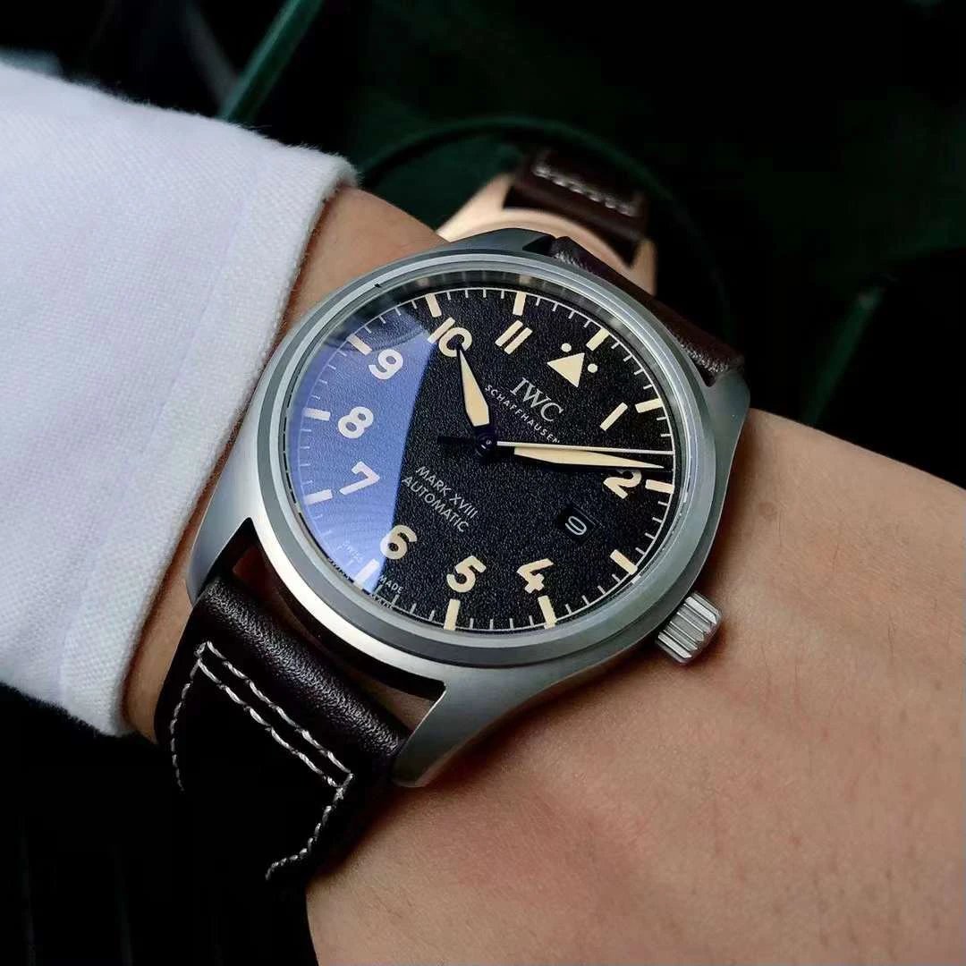 IWC Mark XVIII Automatik-Uhr mit schwarzem Zifferblatt und Lederarmband