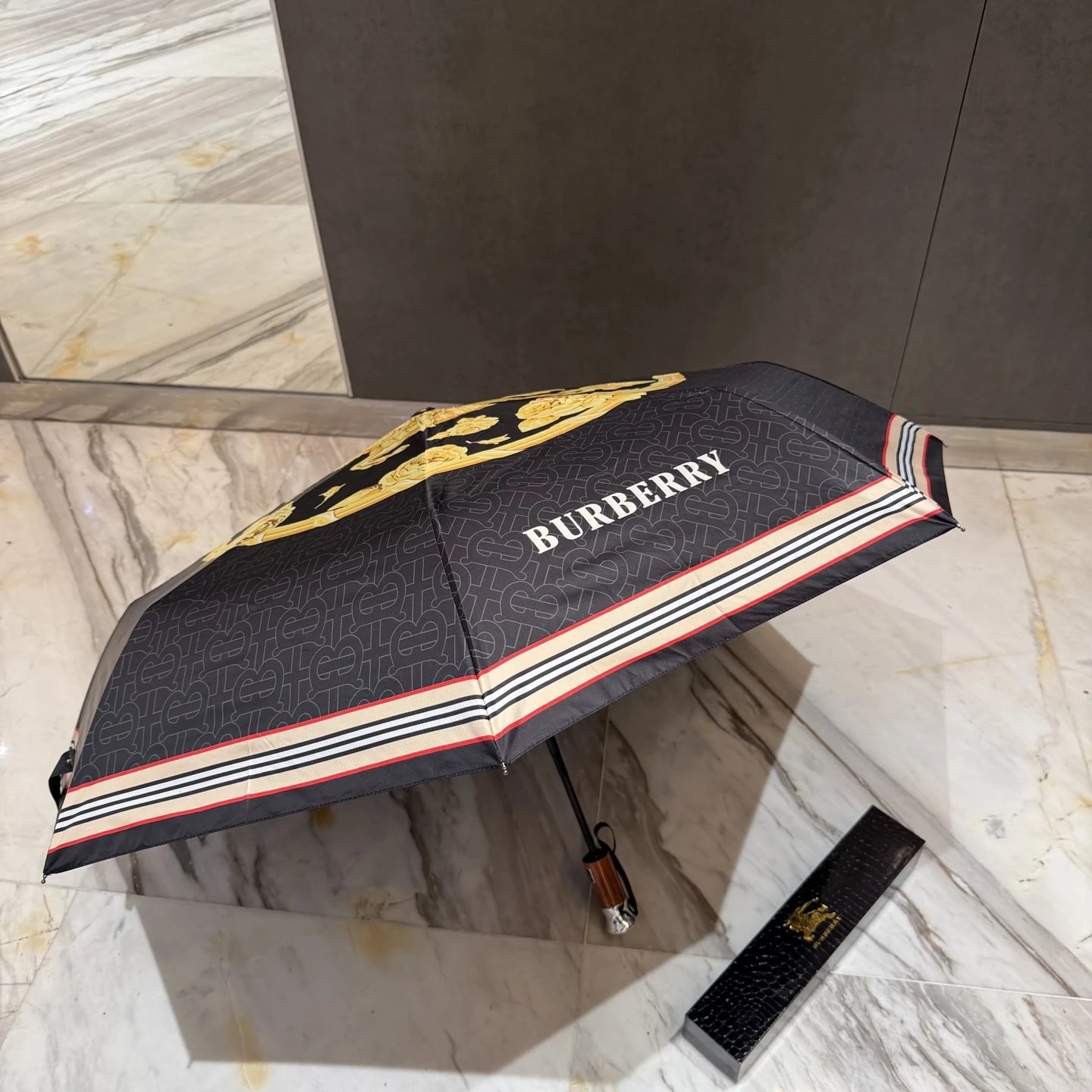 Burberry UV Protection Folding Umbrella Ver.A — Photo 8