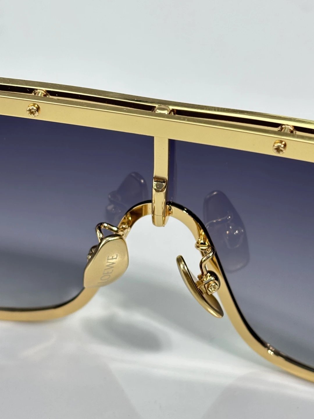 Loewe LW40202U Sunglasses Ver.B — photo 5