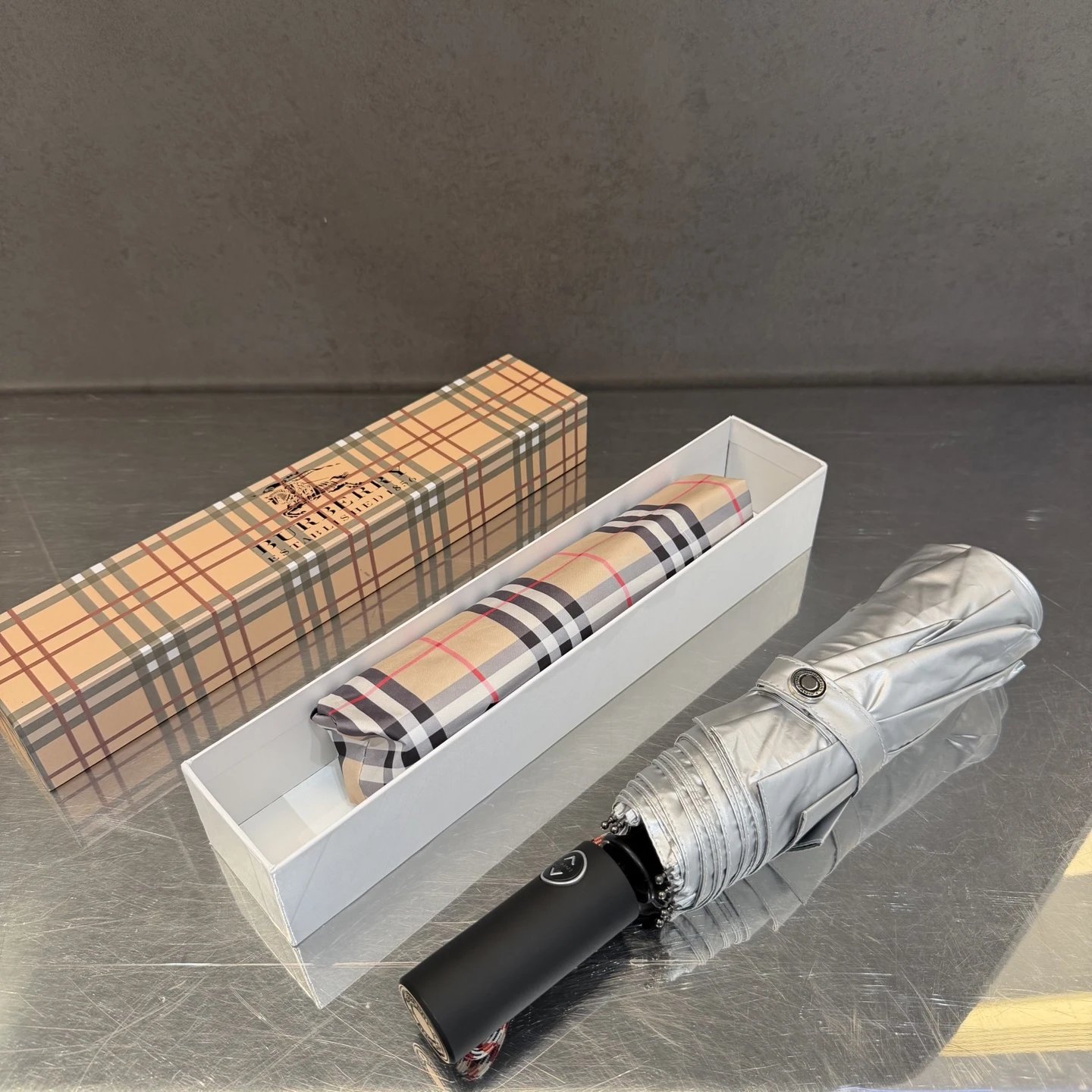 Burberry UV Protection Umbrella Ver.B — Photo 2