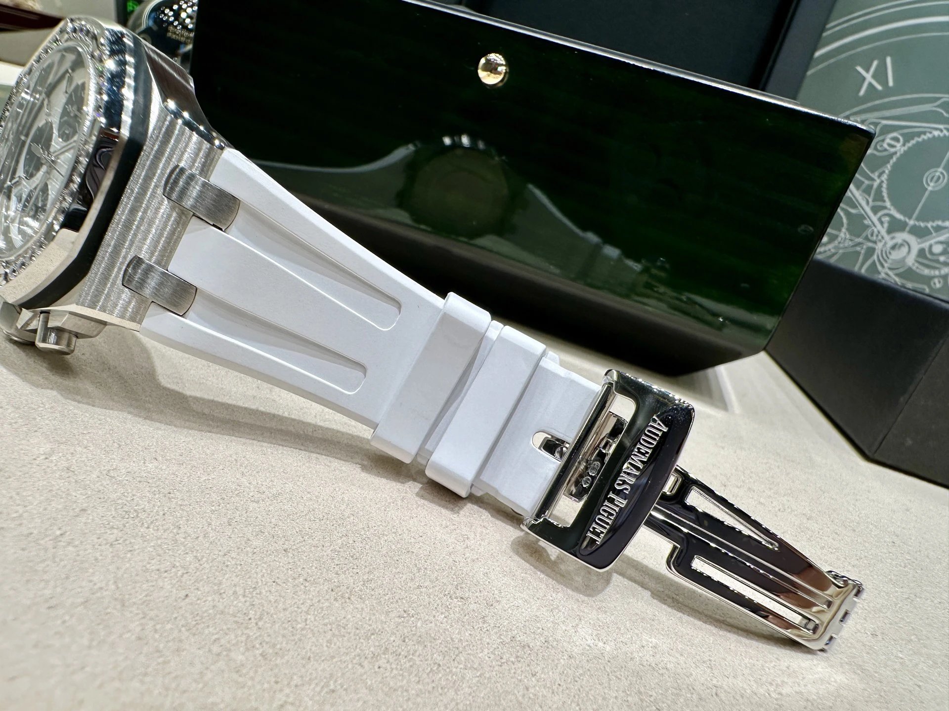 Audemars Piguet Royal Oak Offshore Quartz Ladies Watch 37mm Ver.A — QC