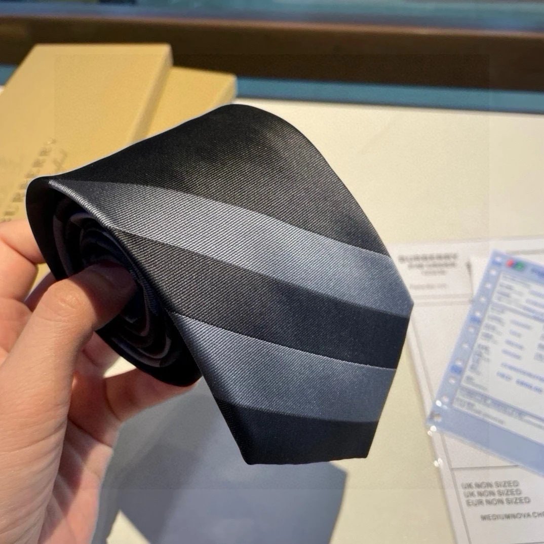Burberry Silk Tie Ver.D — Photo 2