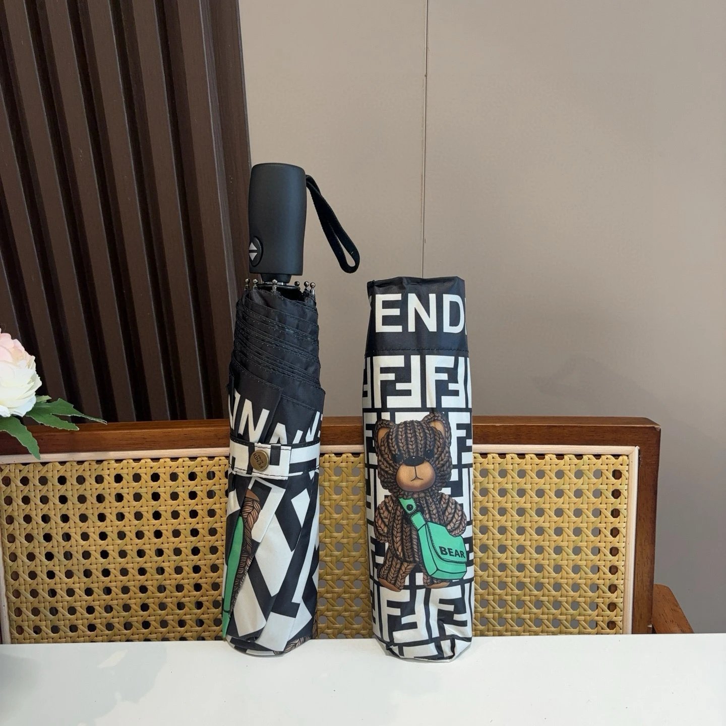 Fendi UV Protection Folding Umbrella Ver.A — Photo 2