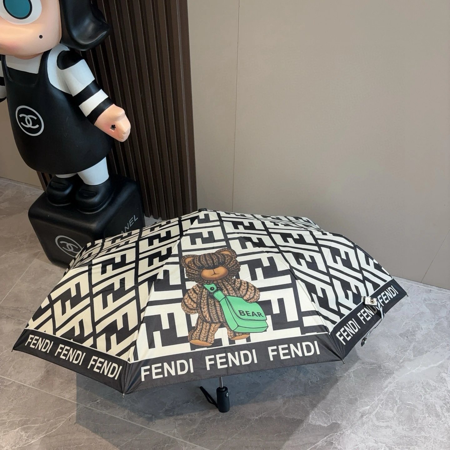 Fendi UV Protection Folding Umbrella Ver.A — Photo 9
