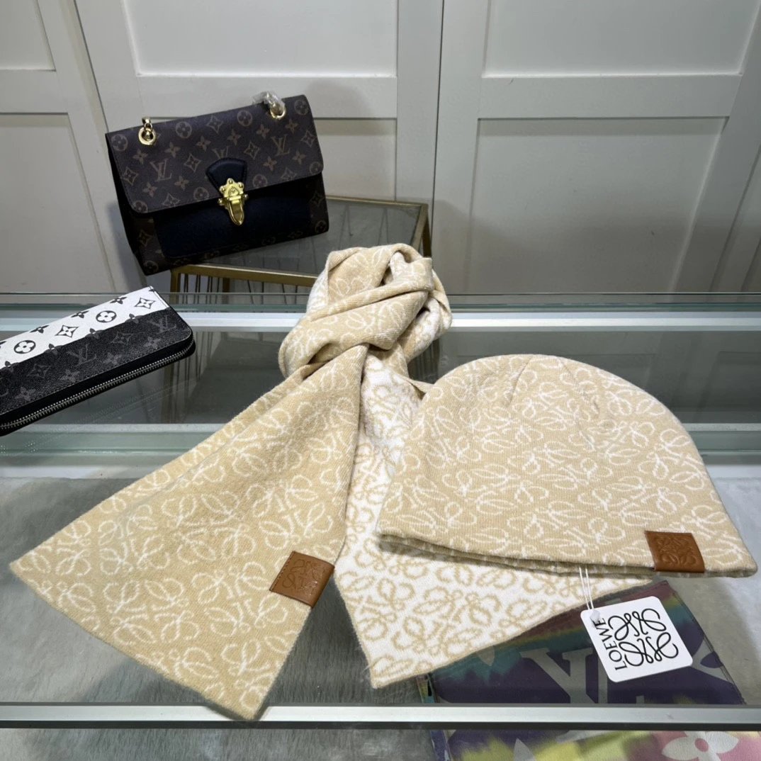 Loewe Scarf & Hat Set Ver.A — Photo 2