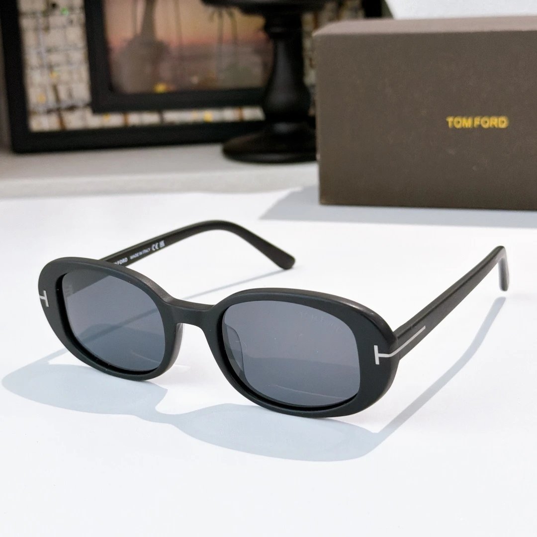 Tom Ford FT1364 Sunglasses 49-21-140 Ver.B — photo 7