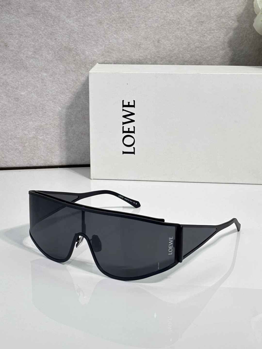 Loewe LW40202U Sunglasses Ver.B — photo 4