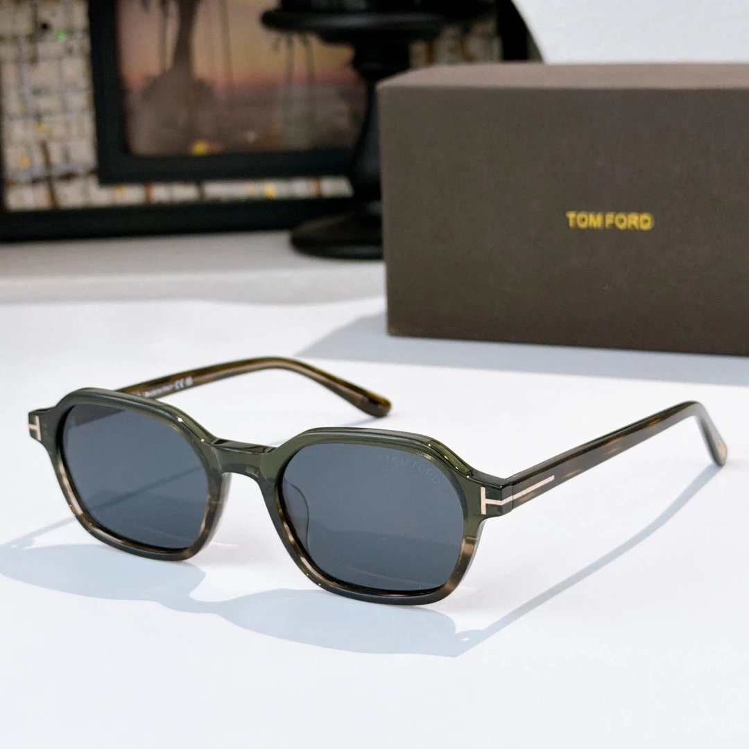 Tom Ford TF1301 Sunglasses 51-20-145 — Zdjęcie 7