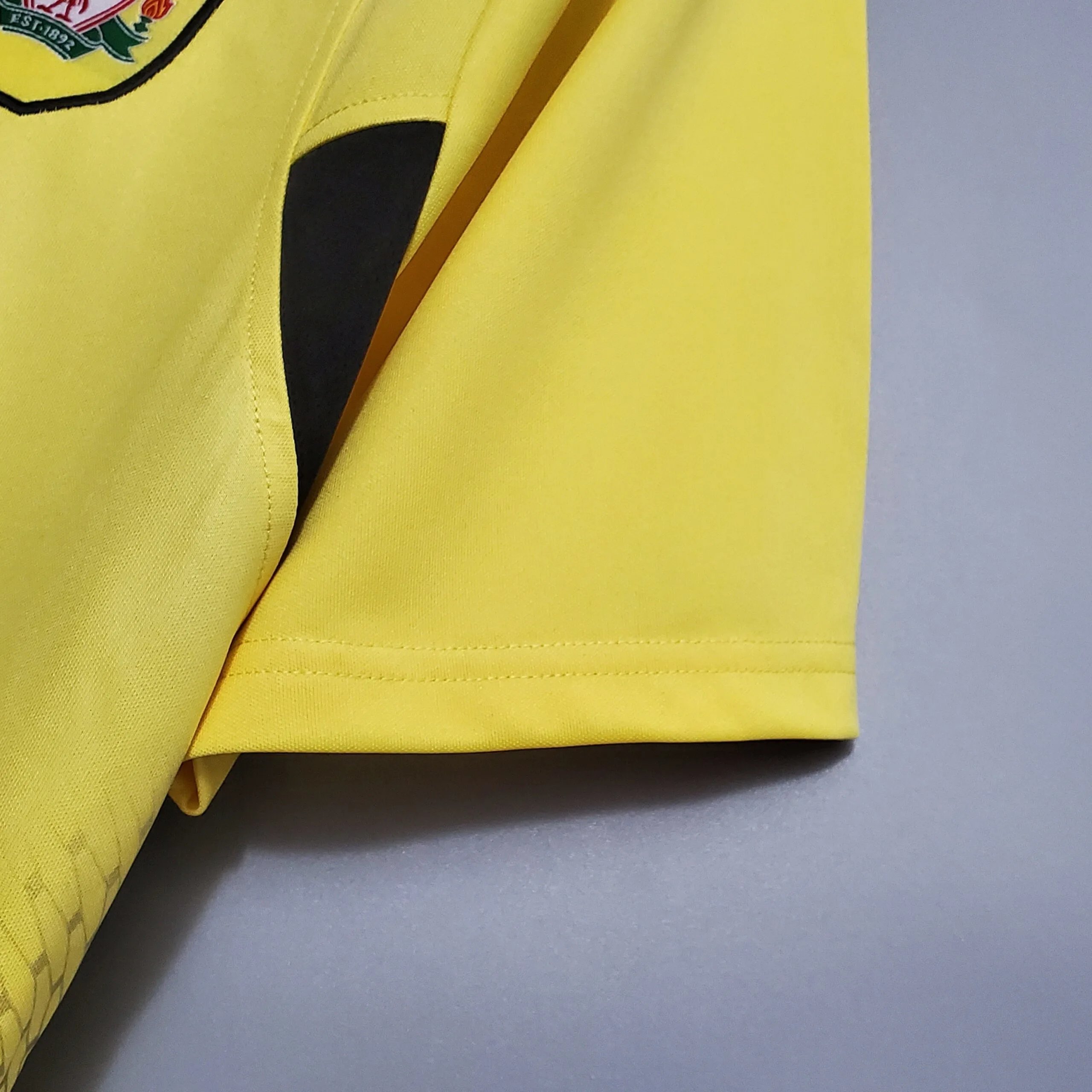 Liverpool 04/05 Retro Jersey — Photo 5