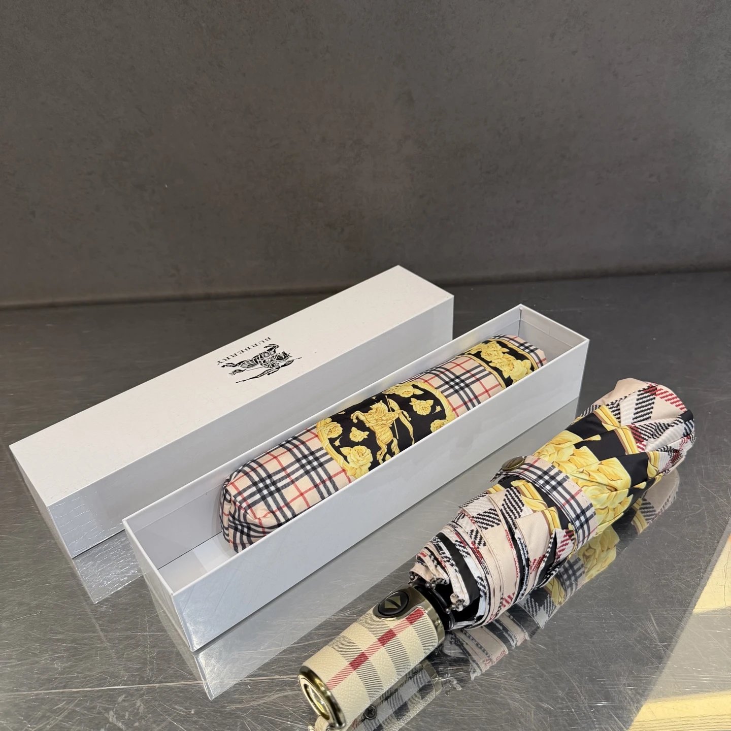 Burberry UV Protection Folding Umbrella Ver.B — Photo 2