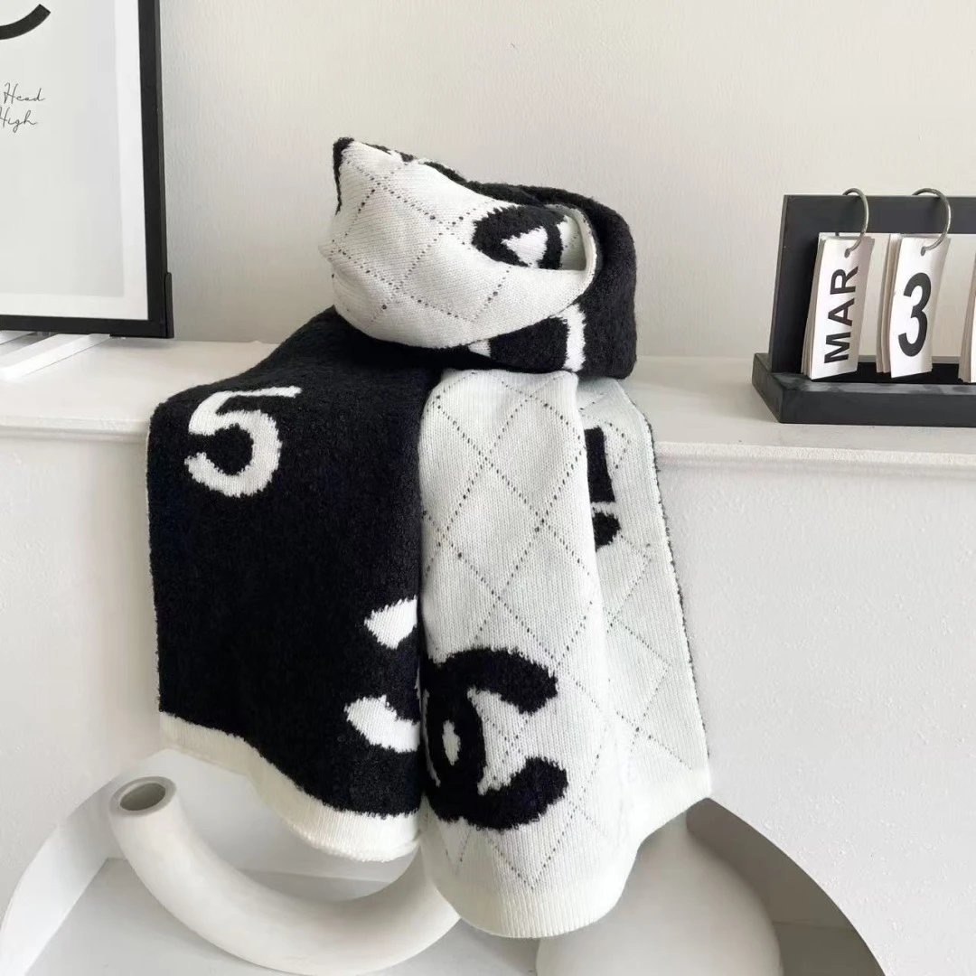 Chanel Cashmere Scarf Ver.C — Photo 9