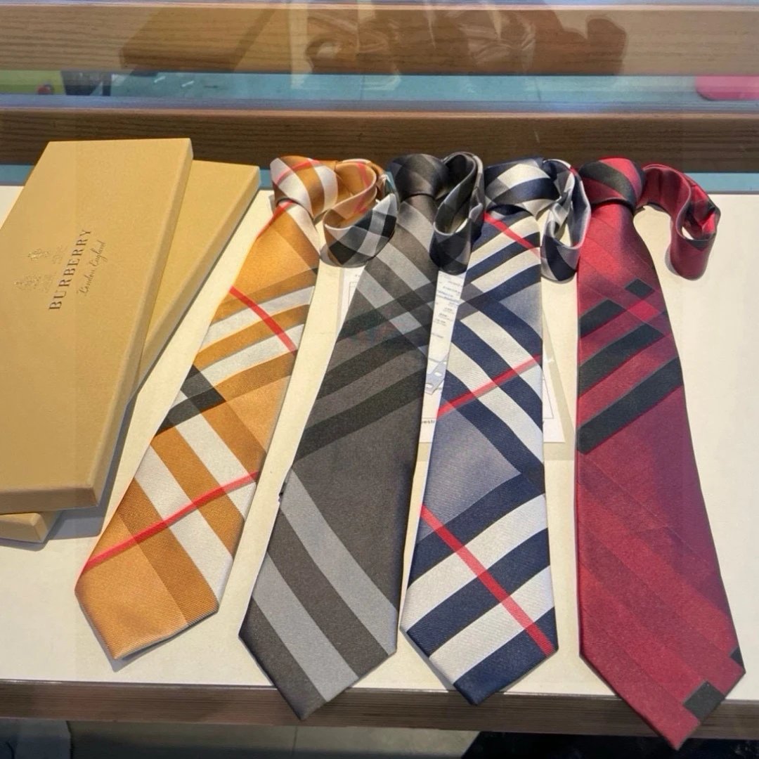 Burberry Silk Tie Ver.J — Photo 2