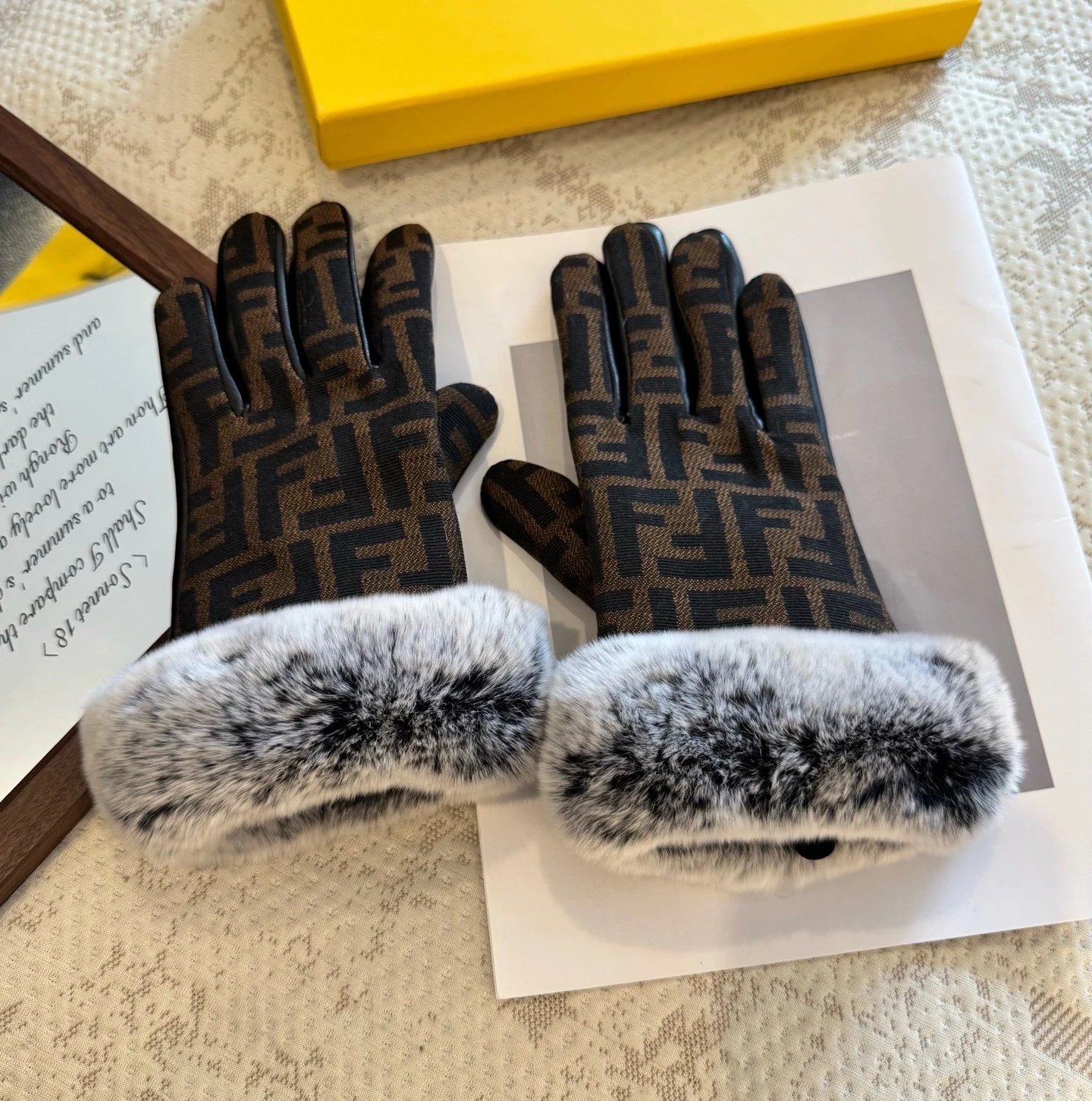 Fendi Lambskin Touchscreen Gloves Ver.E — Photo 9