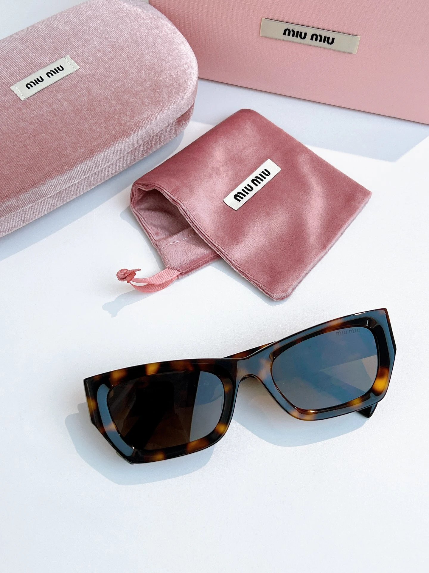 Miu Miu Sunglasses Ver.G — photo 3