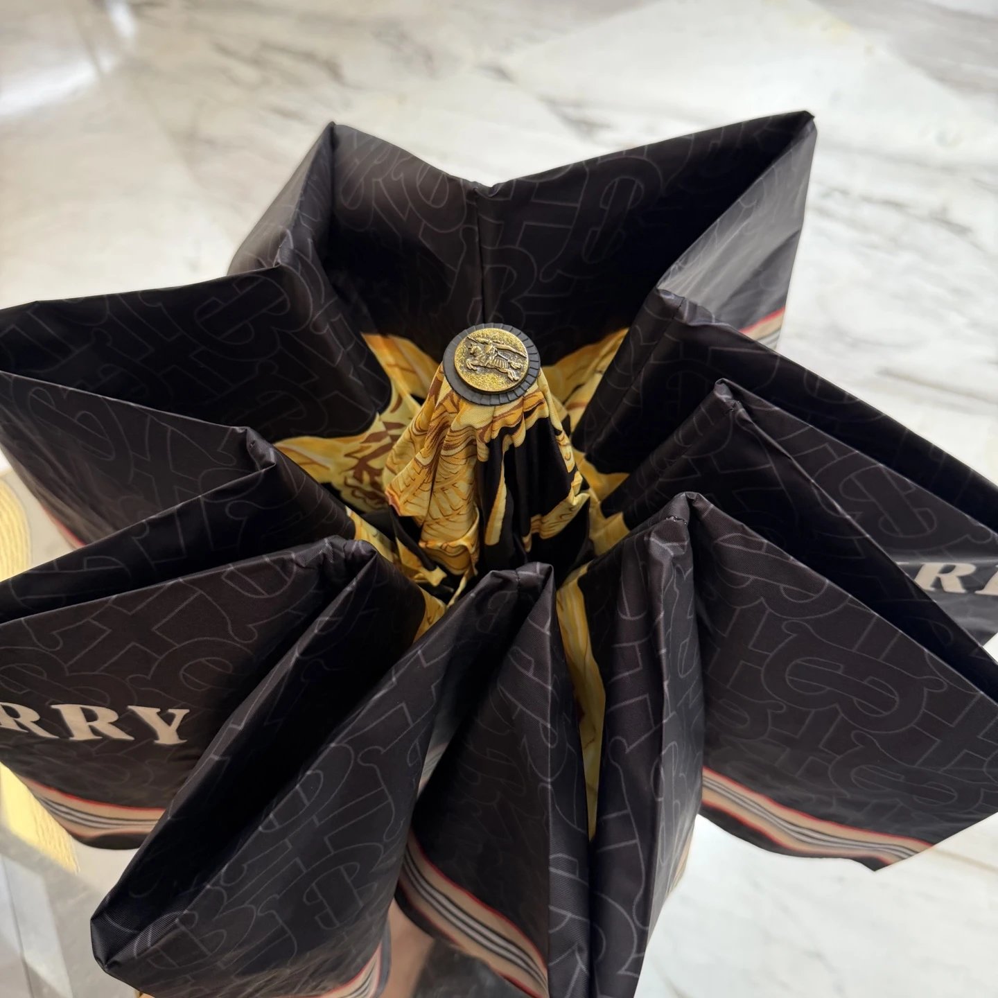 Burberry UV Protection Folding Umbrella Ver.A — Photo 4
