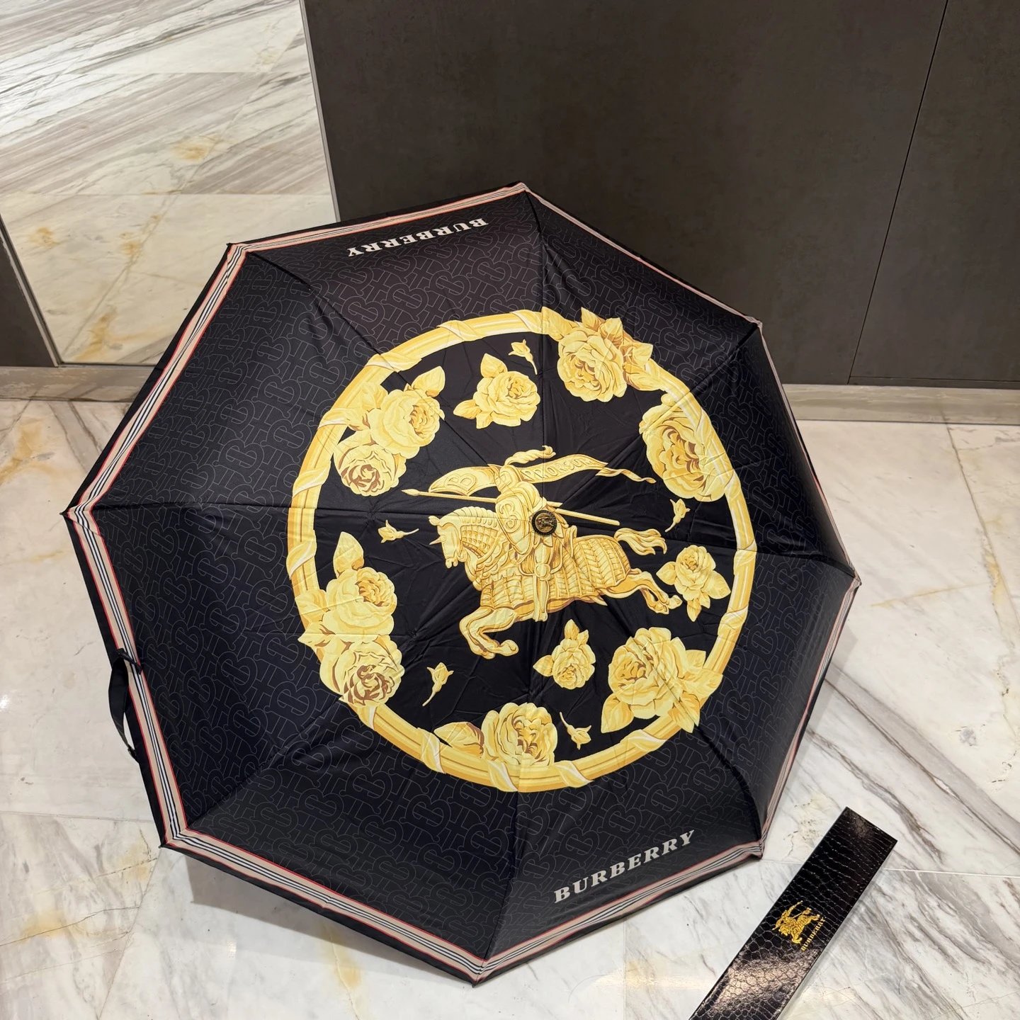 Burberry UV Protection Folding Umbrella Ver.A — Photo 9