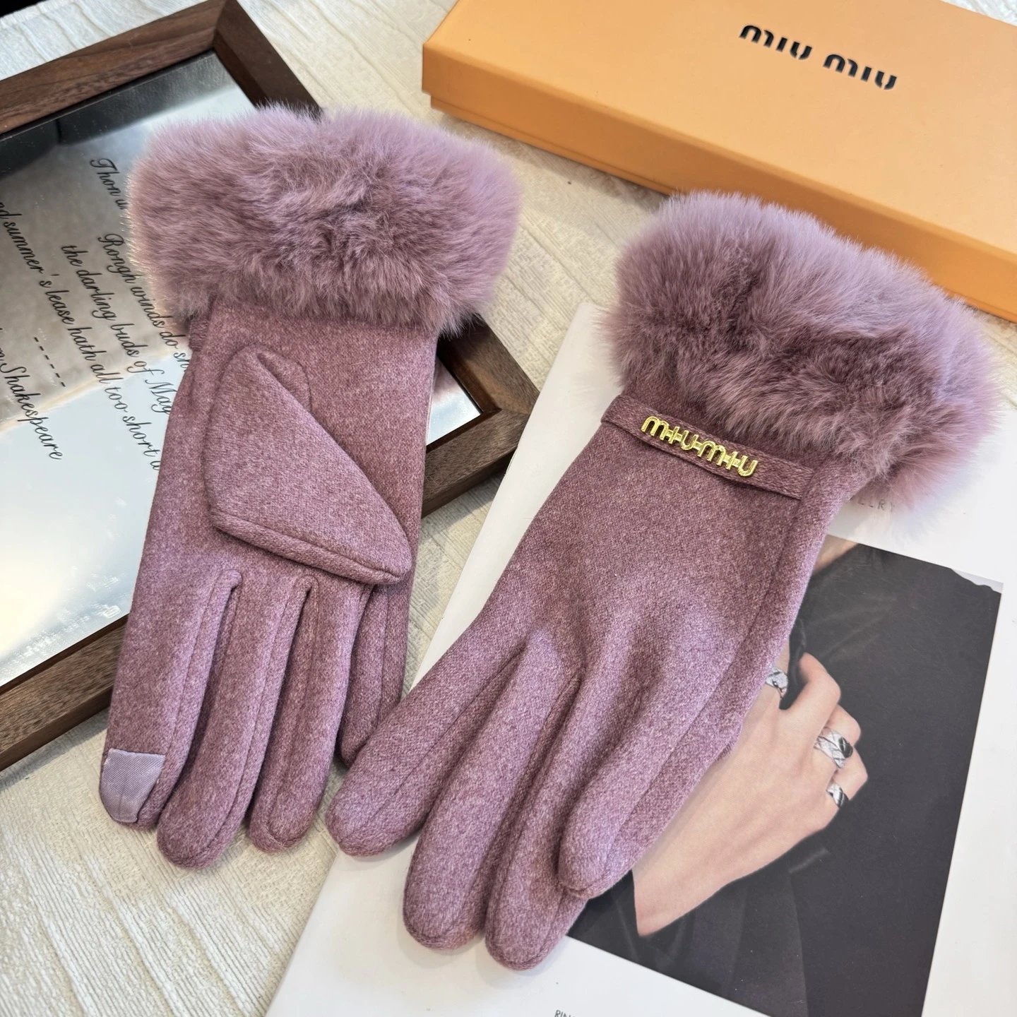 Miu Miu Thermal Gloves Ver.B — QC