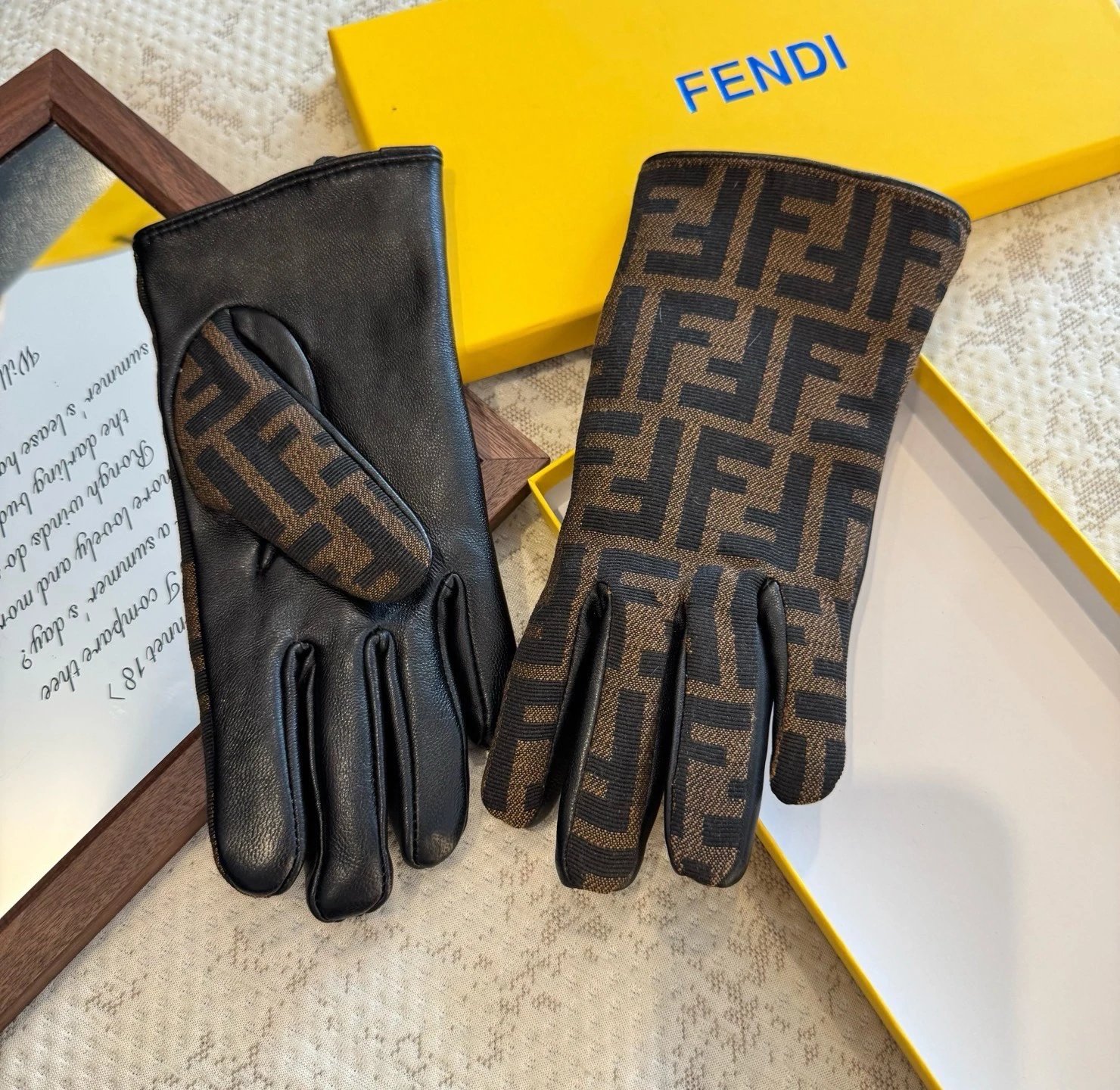 Fendi Lambskin Touchscreen Gloves Ver.D — QC