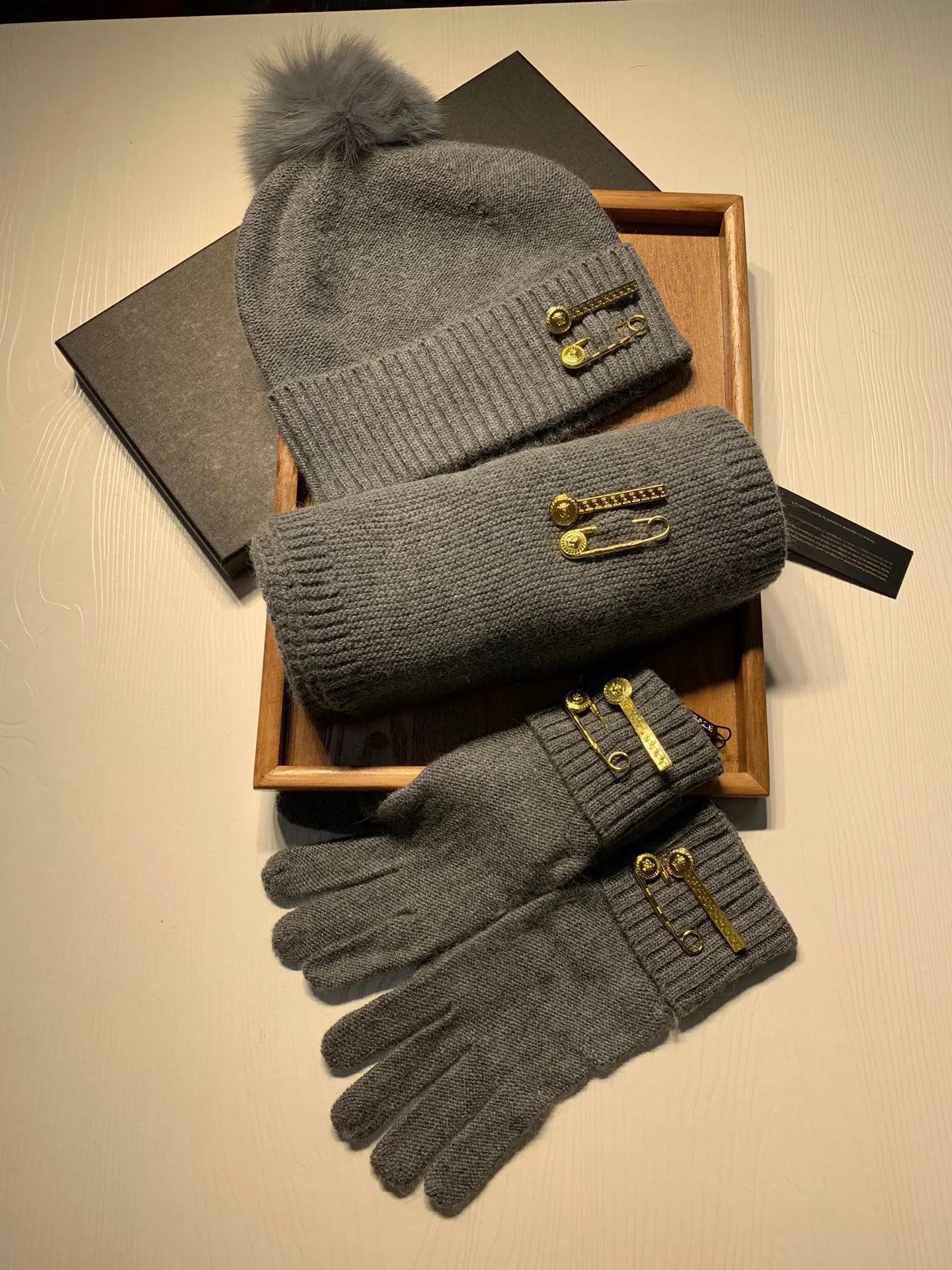 Versace Wool Rabbit Fur Scarf & Hat Set Ver.B — Photo 2