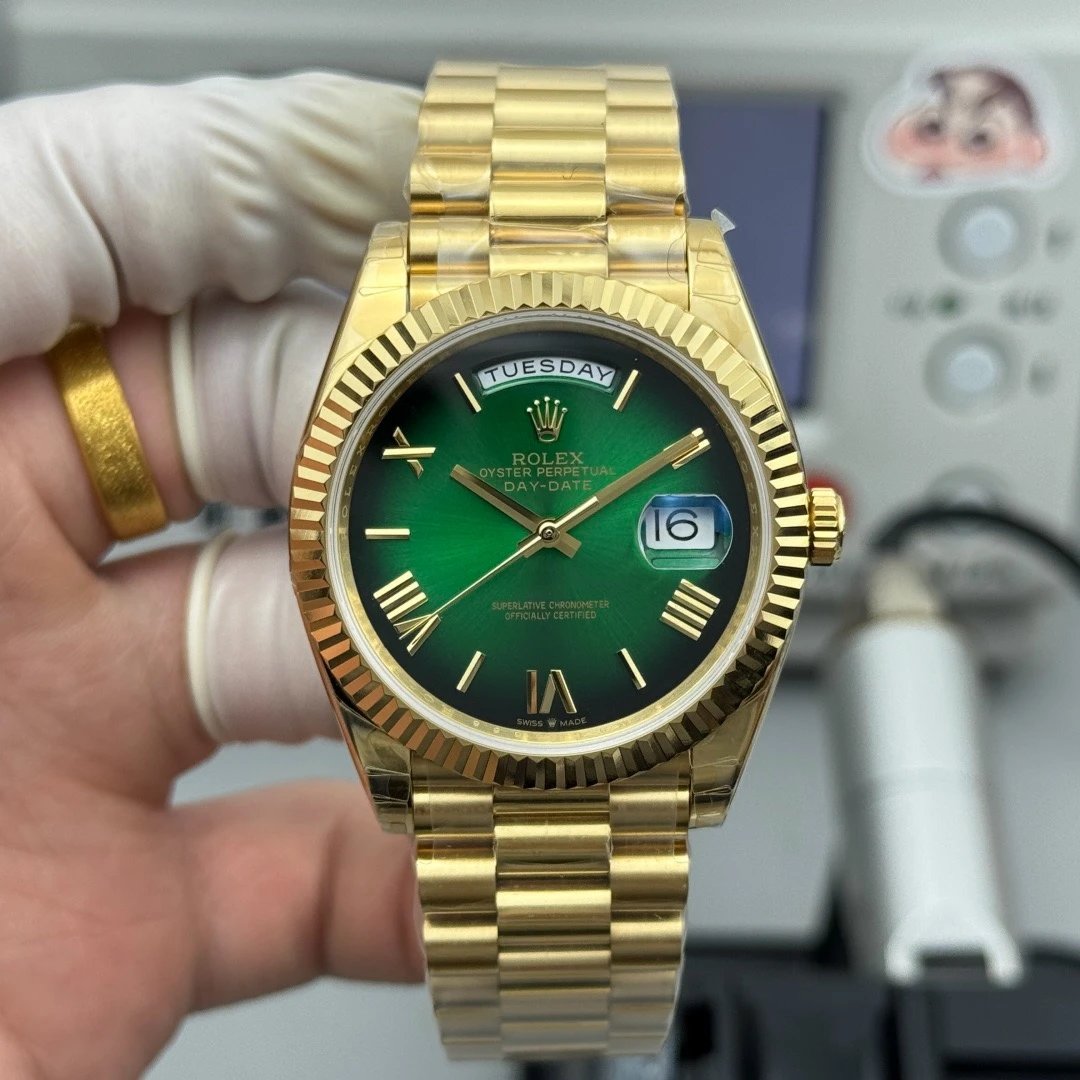 Weekly calendar type all gold gradient green disk
