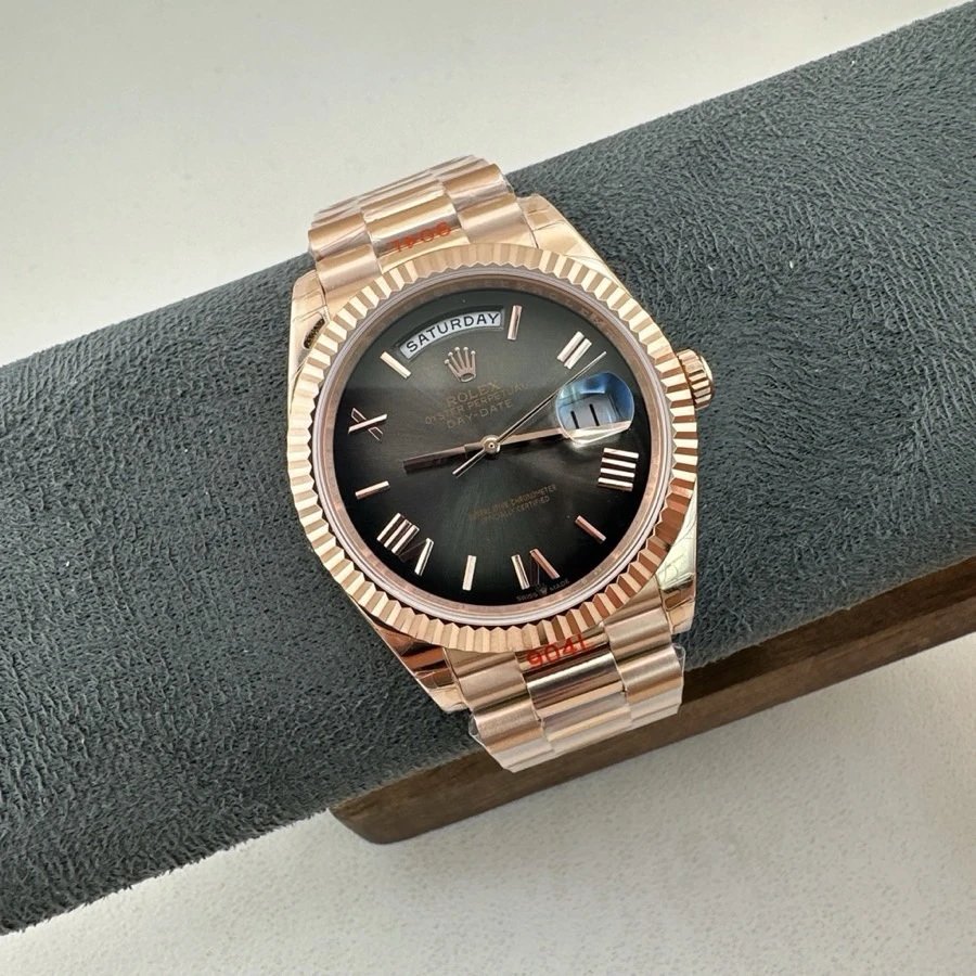Dark gray plate Roman rose gold version