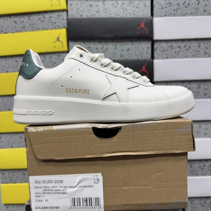 Golden Goose Pure‑Star Dark tail