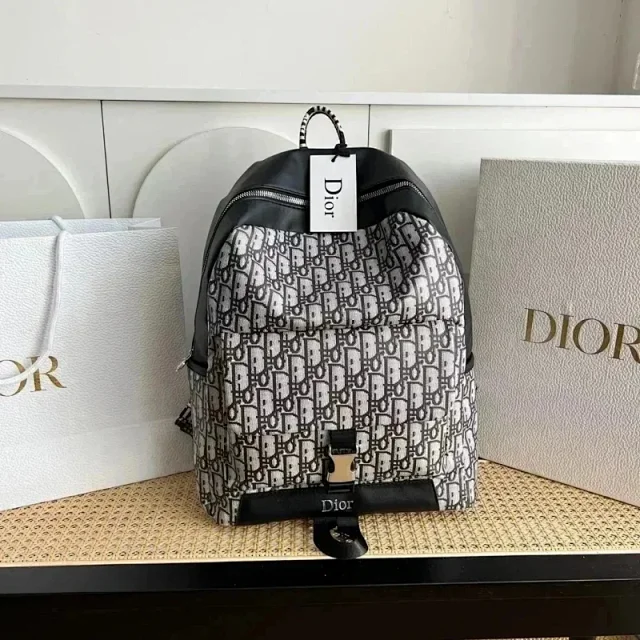 Louis Vuitton Backpacks Monogram Backpack product detail image 3