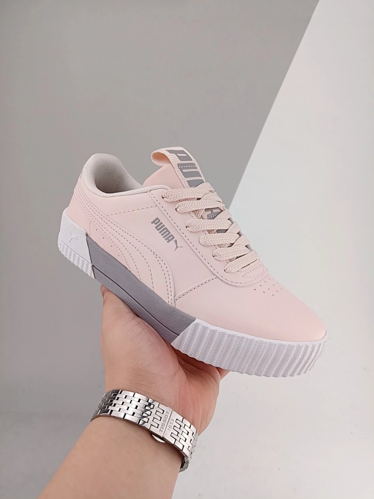 Puma Carina Bold 女款系列 复古百搭皮面低帮运动板鞋 舒适轻便休闲鞋 个性时尚 粉色 黑白 白色 黑粉 372853 372853 383196 01 02 03