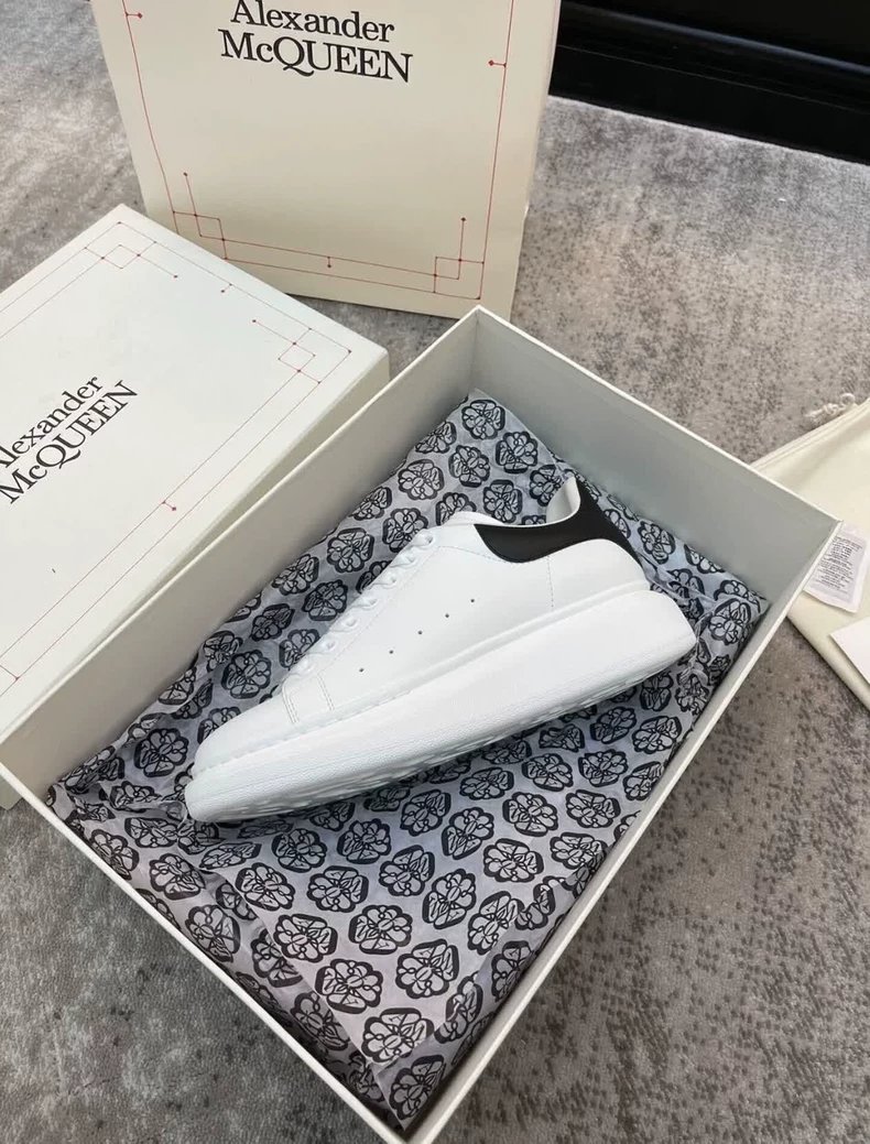 麦昆小白鞋Alexander McQueen 黑皮尾 经典百搭潮流厚底板鞋