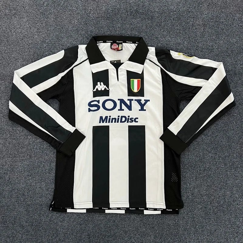 1997-1998 Juventus home long-sleeve jersey - Style 5