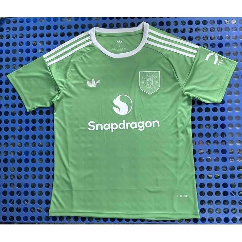 2025-2026 Manchester United goalkeeper green jersey - Style 30
