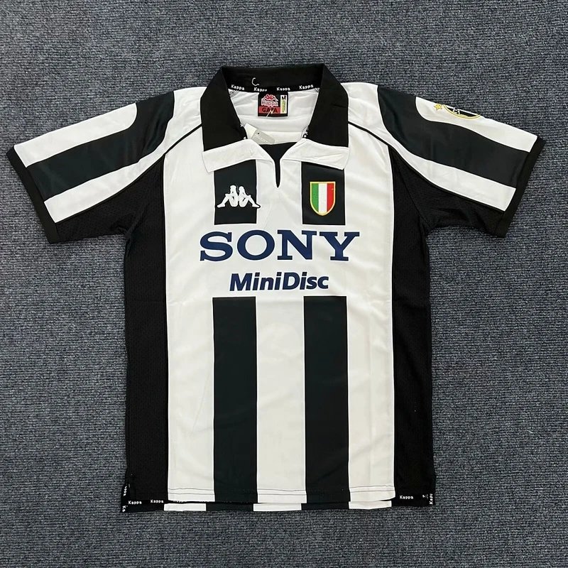 1997-1998 Juventus Home Shirt - Style 4