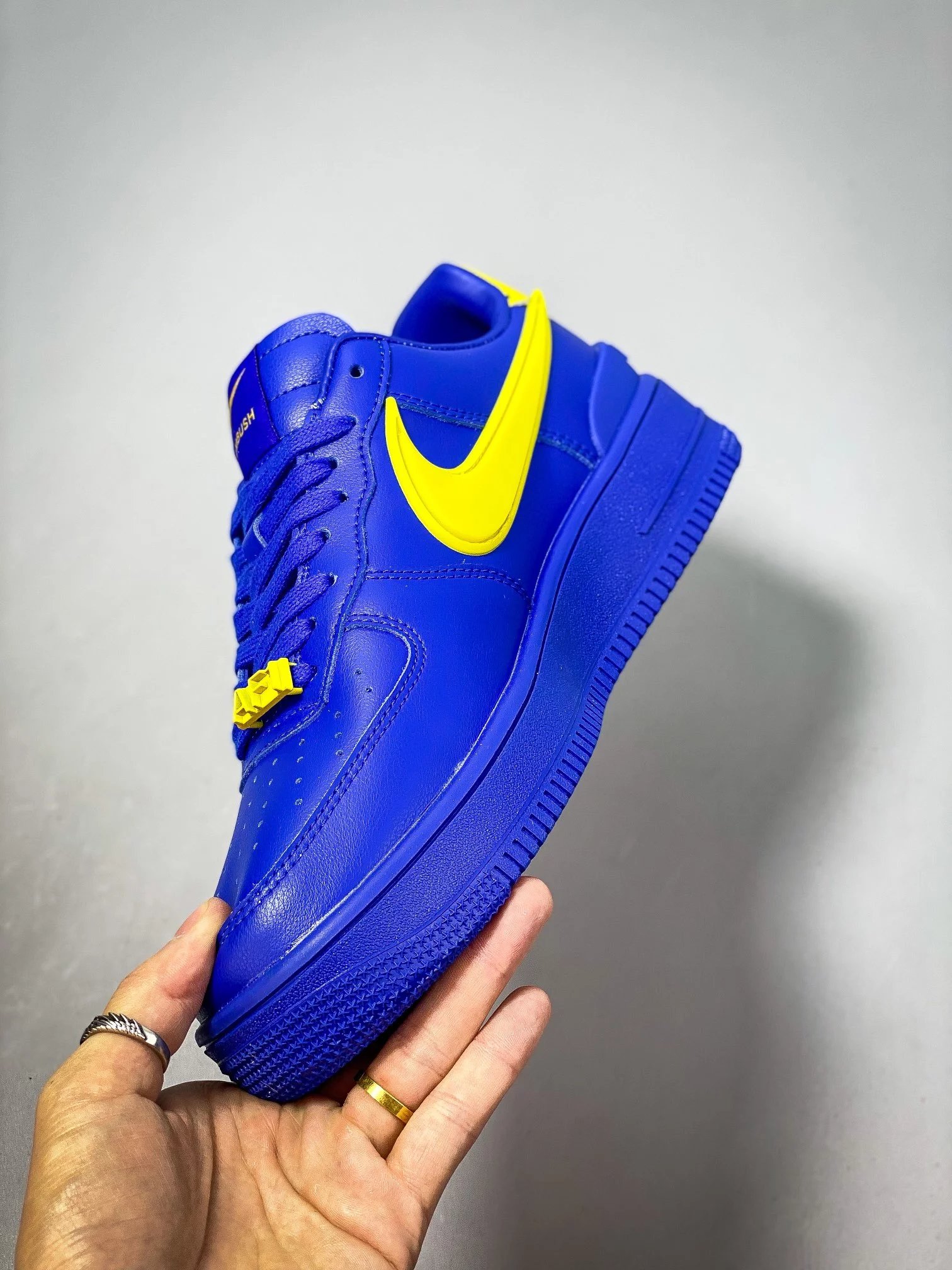 AMBUSH  Nike Air Force 1 Low Game Royal and
Vivid Sulfur AF1 空军潮流经典联名款防滑耐磨板鞋男女同款蓝黄色
DV3464400 4