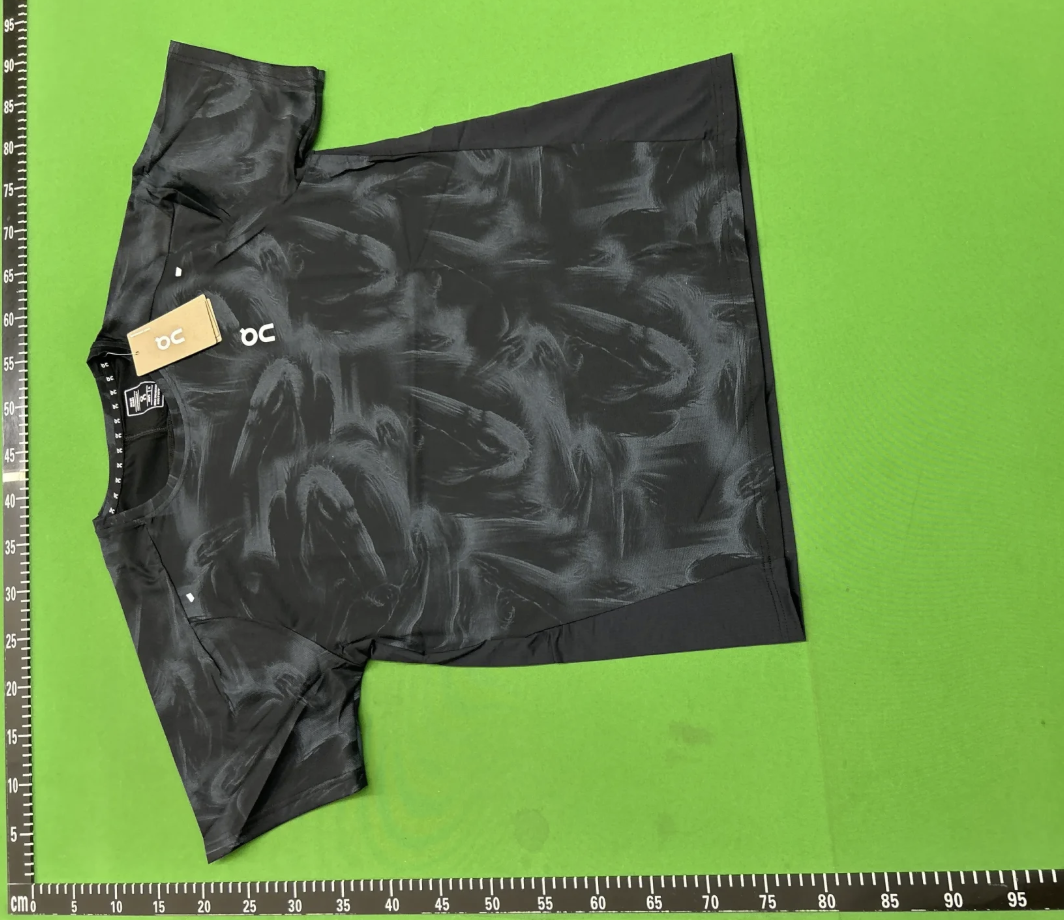 On T-shirt Graphic Black