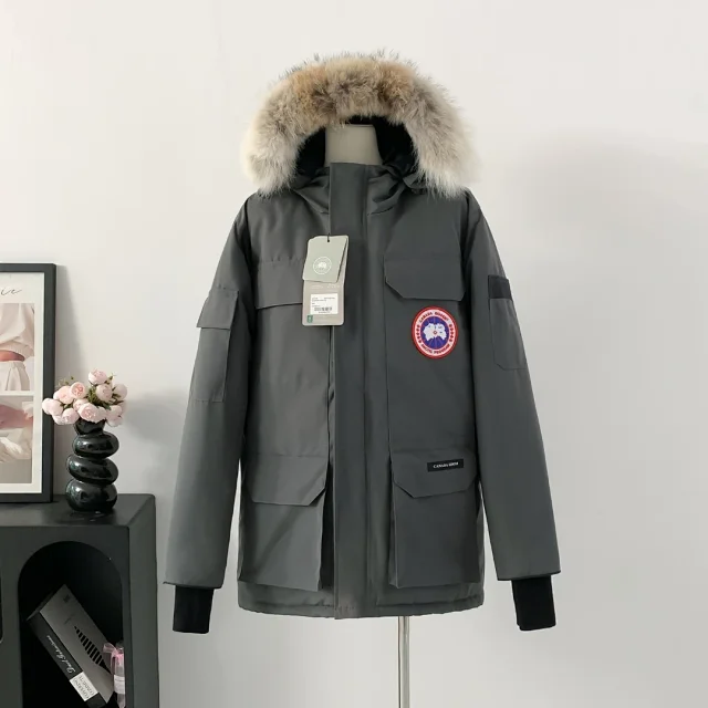 The North Face Down Jackets 700-fill color-block puffer product detail image 5