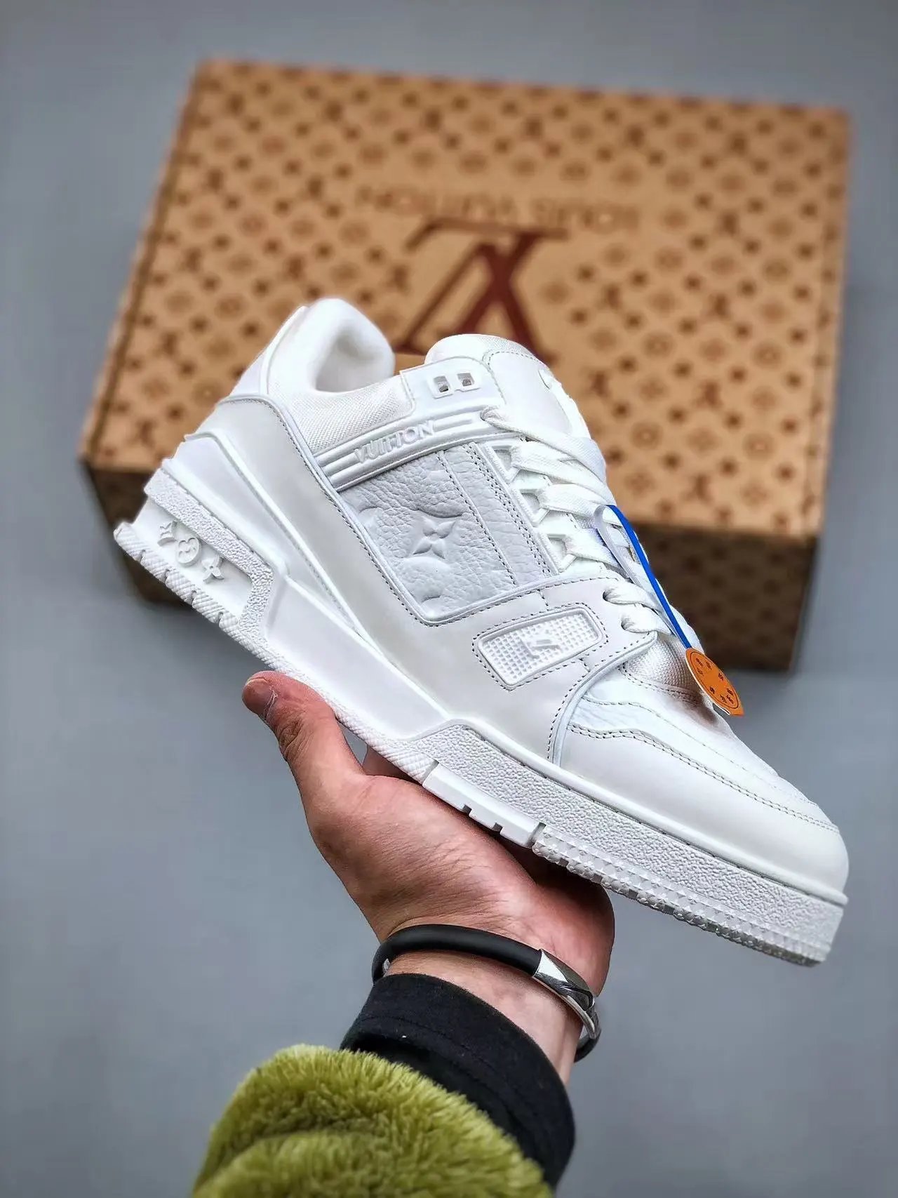 LV-8