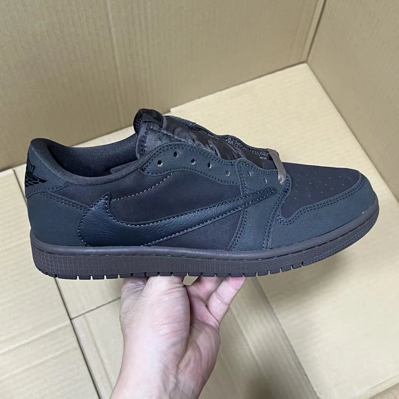 Reverse Swoosh Black Brown