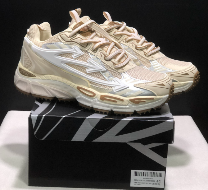 Mizuno Mizuno Wave Rider 26 Sneakers in Beige Beige