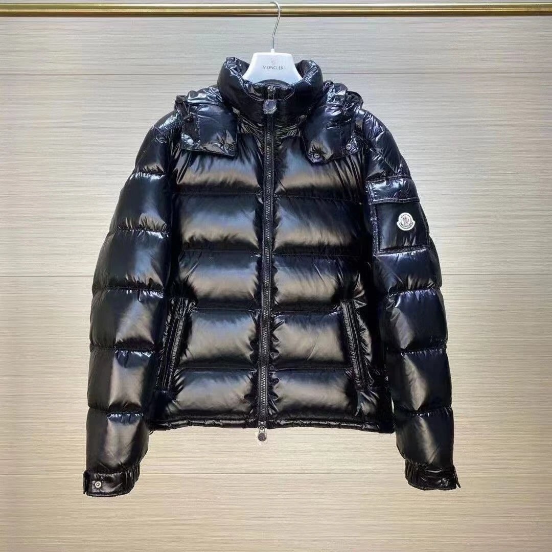 A must-have for warm hearts in winter! Lightweight and warm, fashionable and versatile, down jackets keep you warm throughout the winter