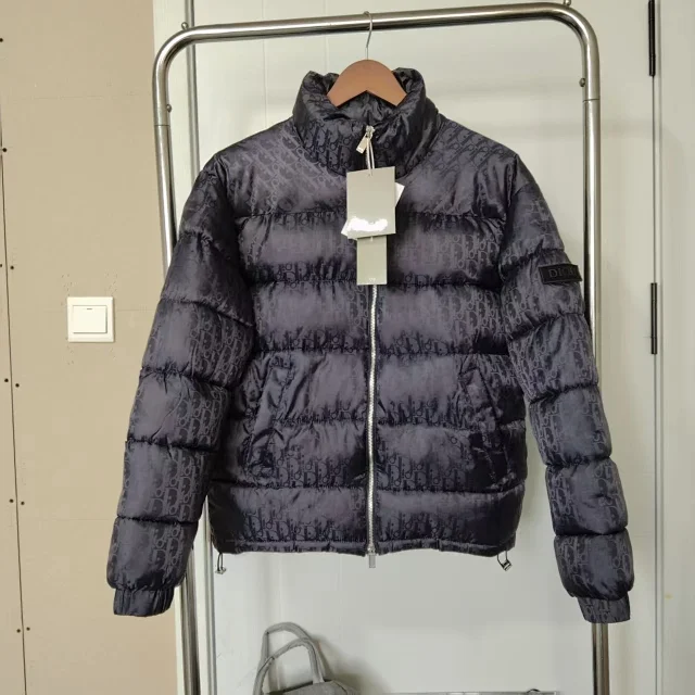 The North Face Down Jackets 700-fill color-block puffer product detail image 12