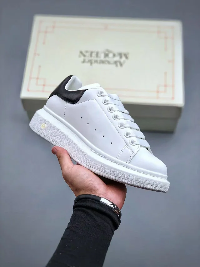 Alexander McQueen Sneakers Low-Top Oversized product detail image 3