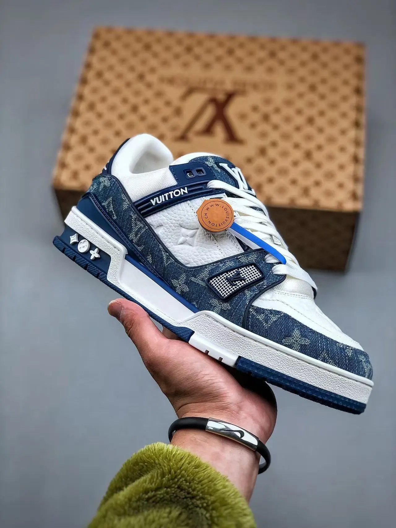 LV-11
