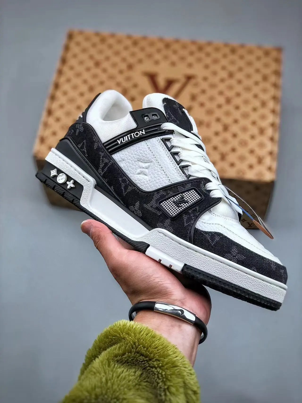 LV-10