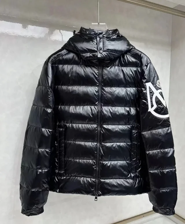 Moncler Down Jackets Hooded quilted puffer product detail image 11