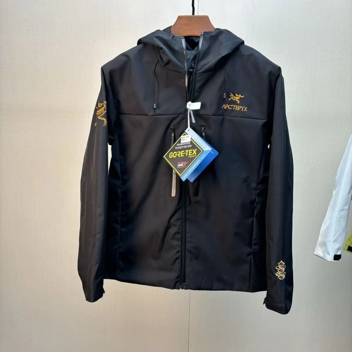 热风户外冲锋衣无缝压胶防风防水纯色运动连帽夹克外套 3