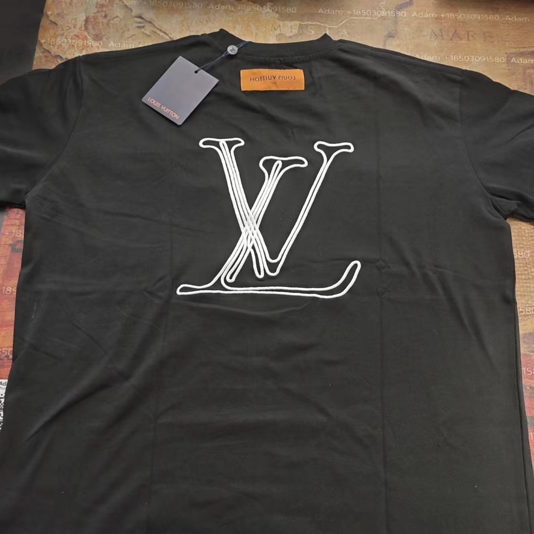 Louis Vuitton T-Shirts Short-Sleeve Graphic Logo T-Shirt — White background image
